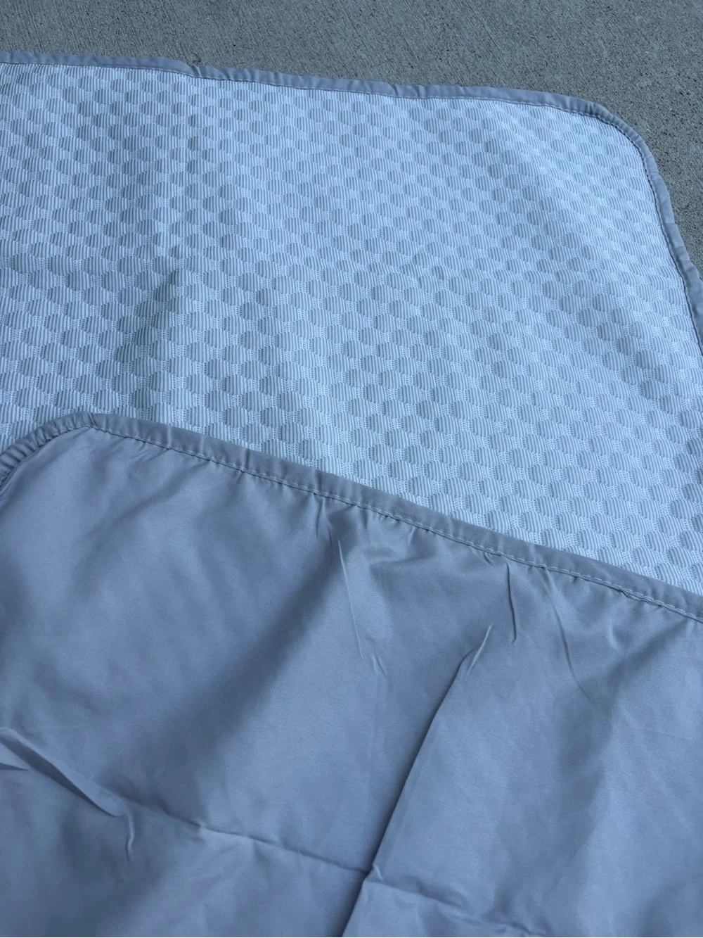2 WATERPROOF PILLOW SHAMS